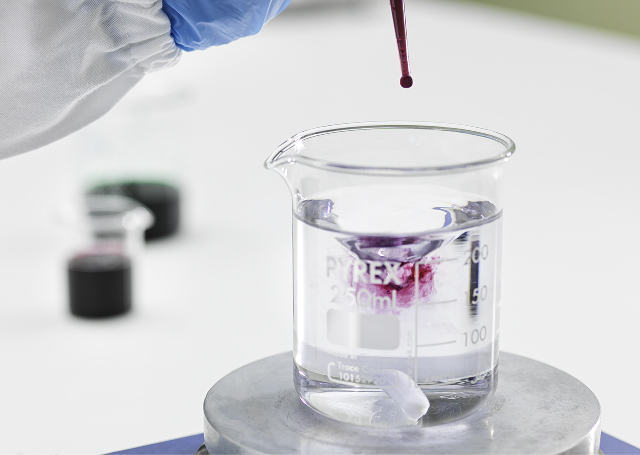 Dipartimento R&D che offre soluzioni innovative su misura, supportando lo sviluppo di nuovi prodotti e l'ottimizzazione delle formulazioni con tecnologie avanzate e un team specializzato per accelerare il time-to-market